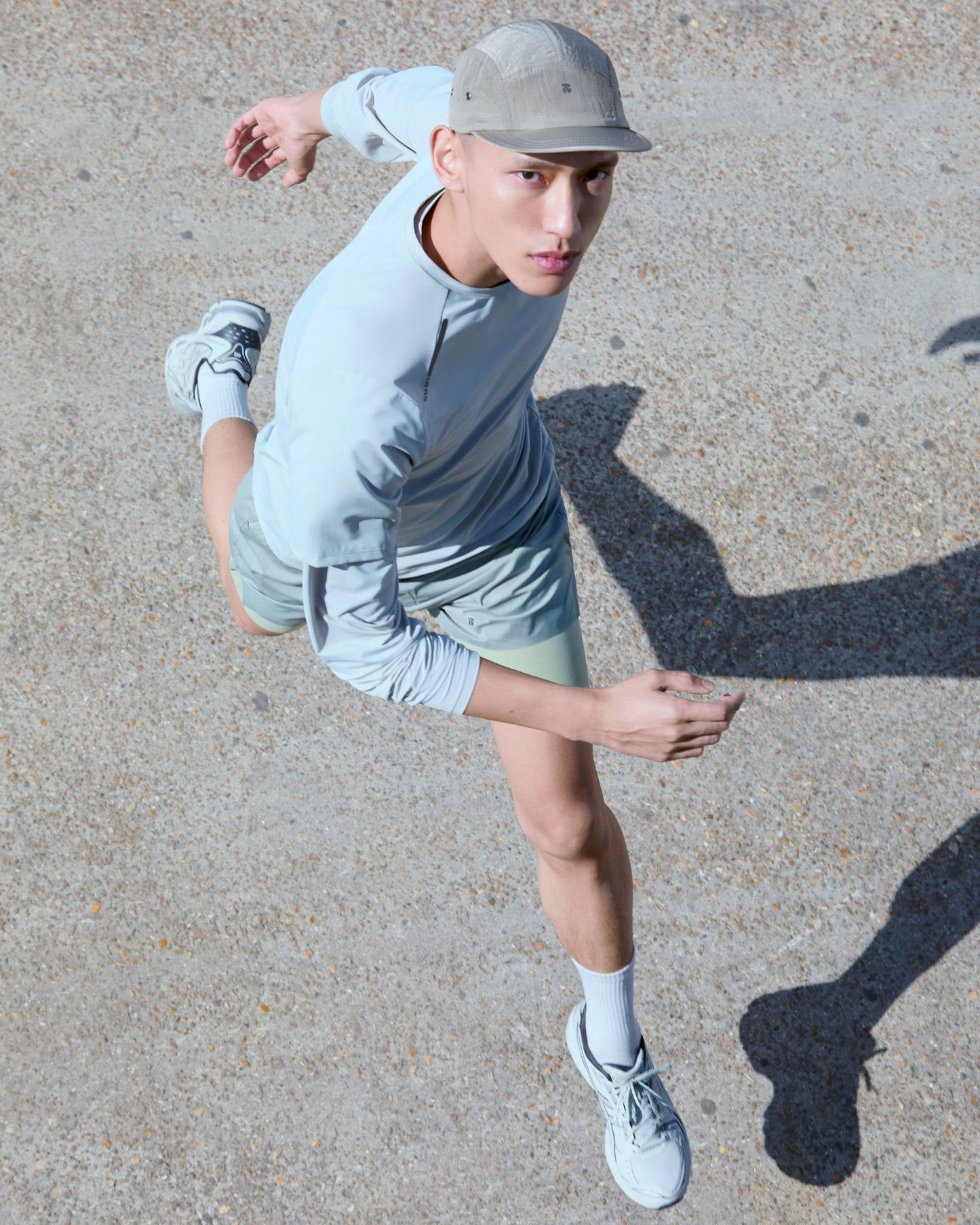 SUBI Sage Sleeve Running Top, Lightweight and breathable, Moisture wicking, model