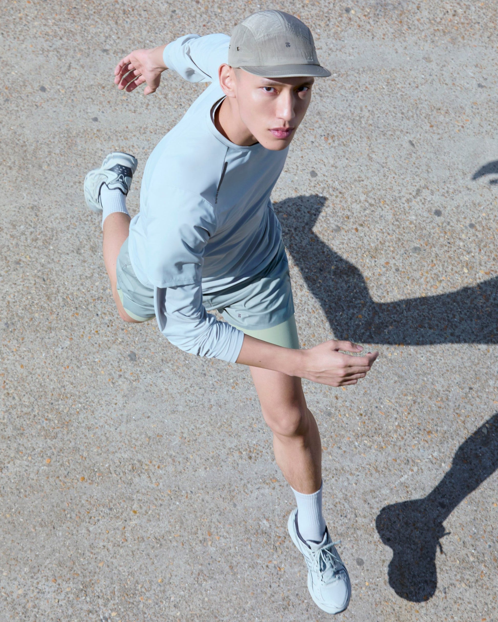 SUBI Sage Sleeve Running Top, Lightweight and breathable, Moisture wicking, model