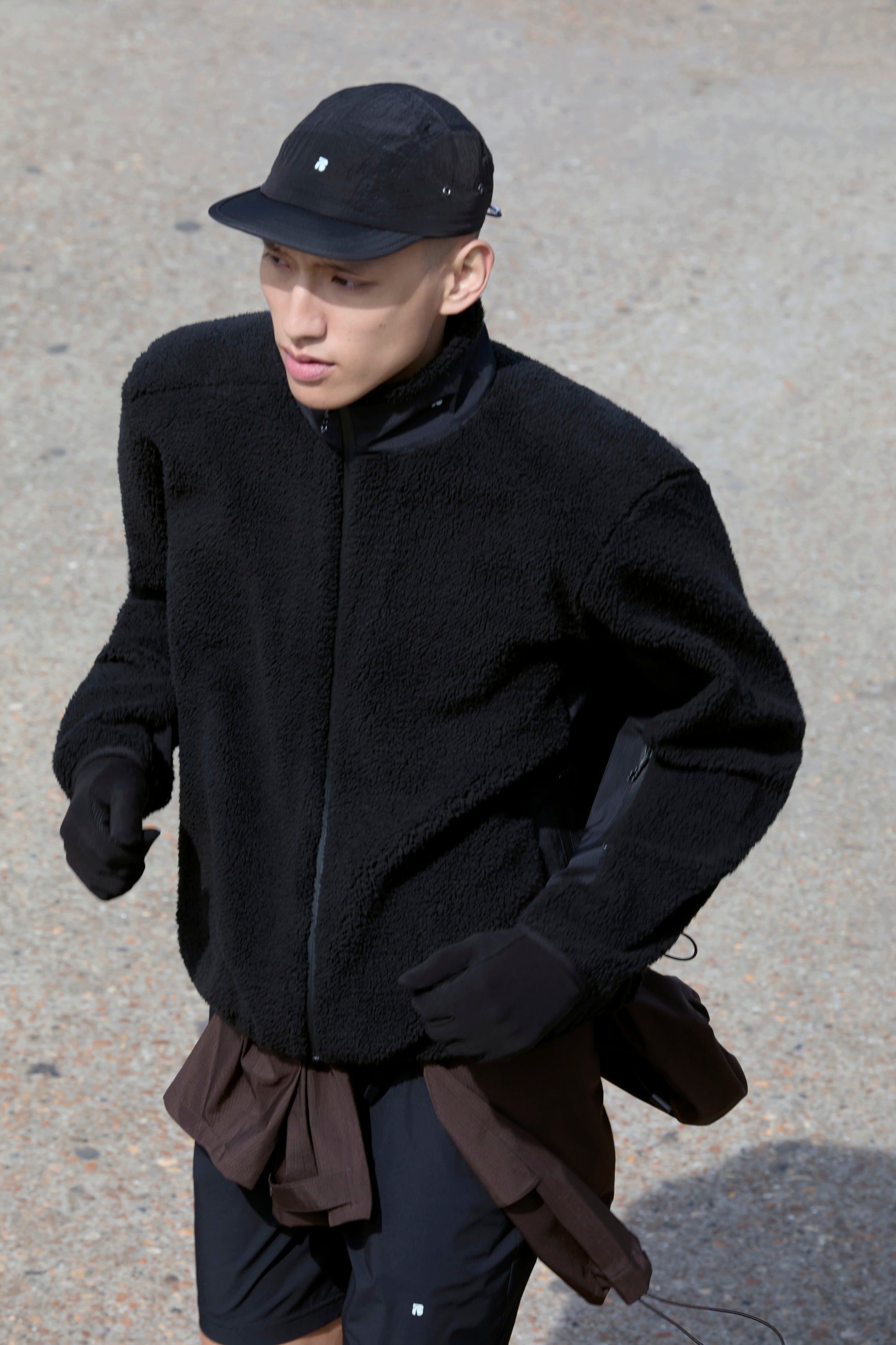 SUBI Black Zip Running Fleece, full-length zip, lightweight, heat-retaining material